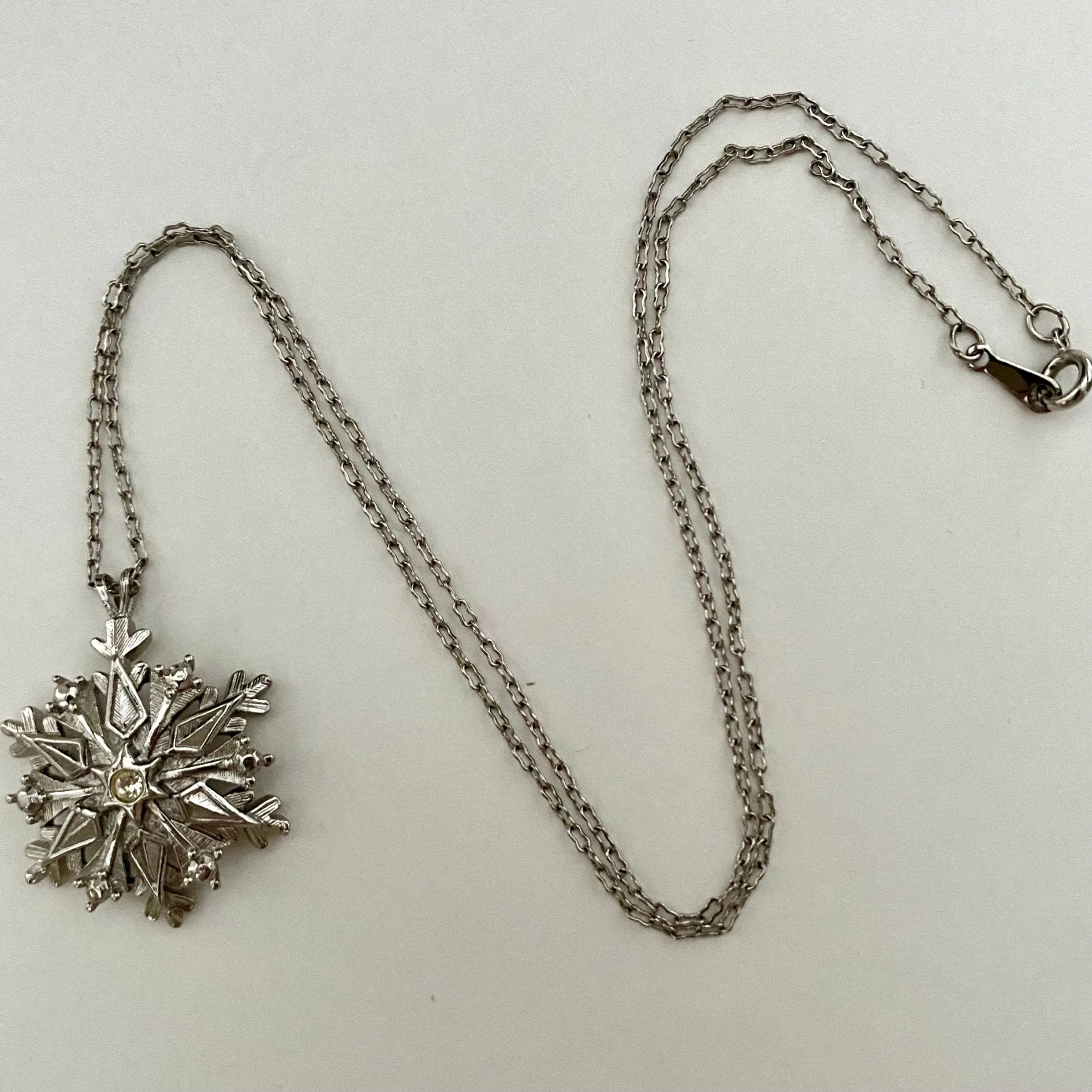 1988 Avon Glistening Snowflake Necklace