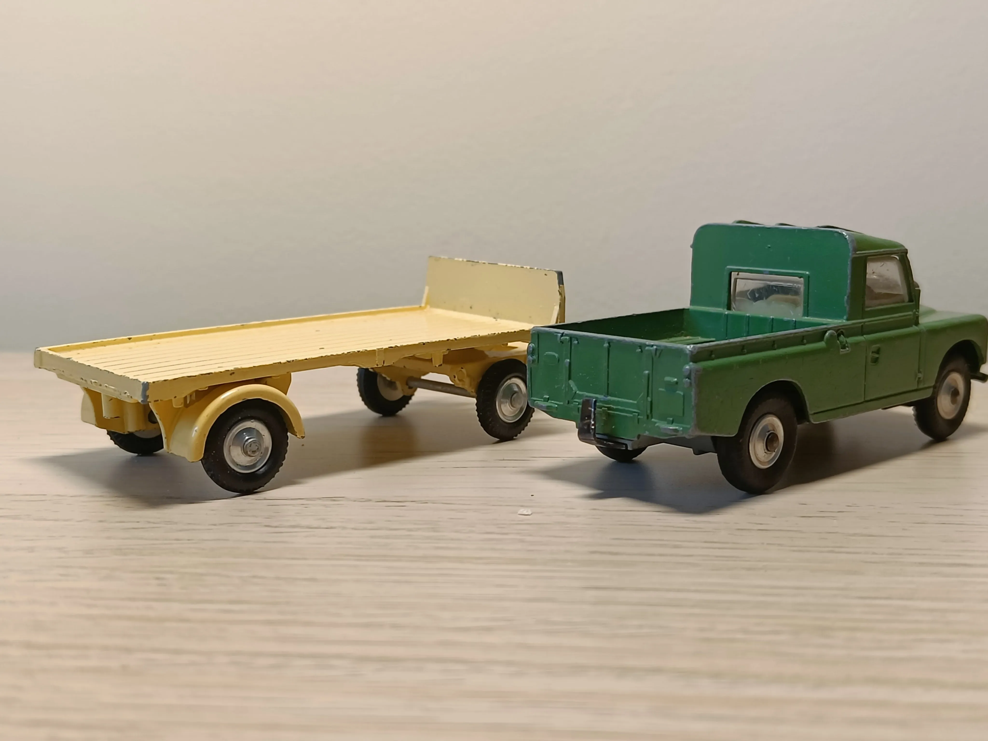 438 Land Rover and trailer from Gift Set 22 (1)