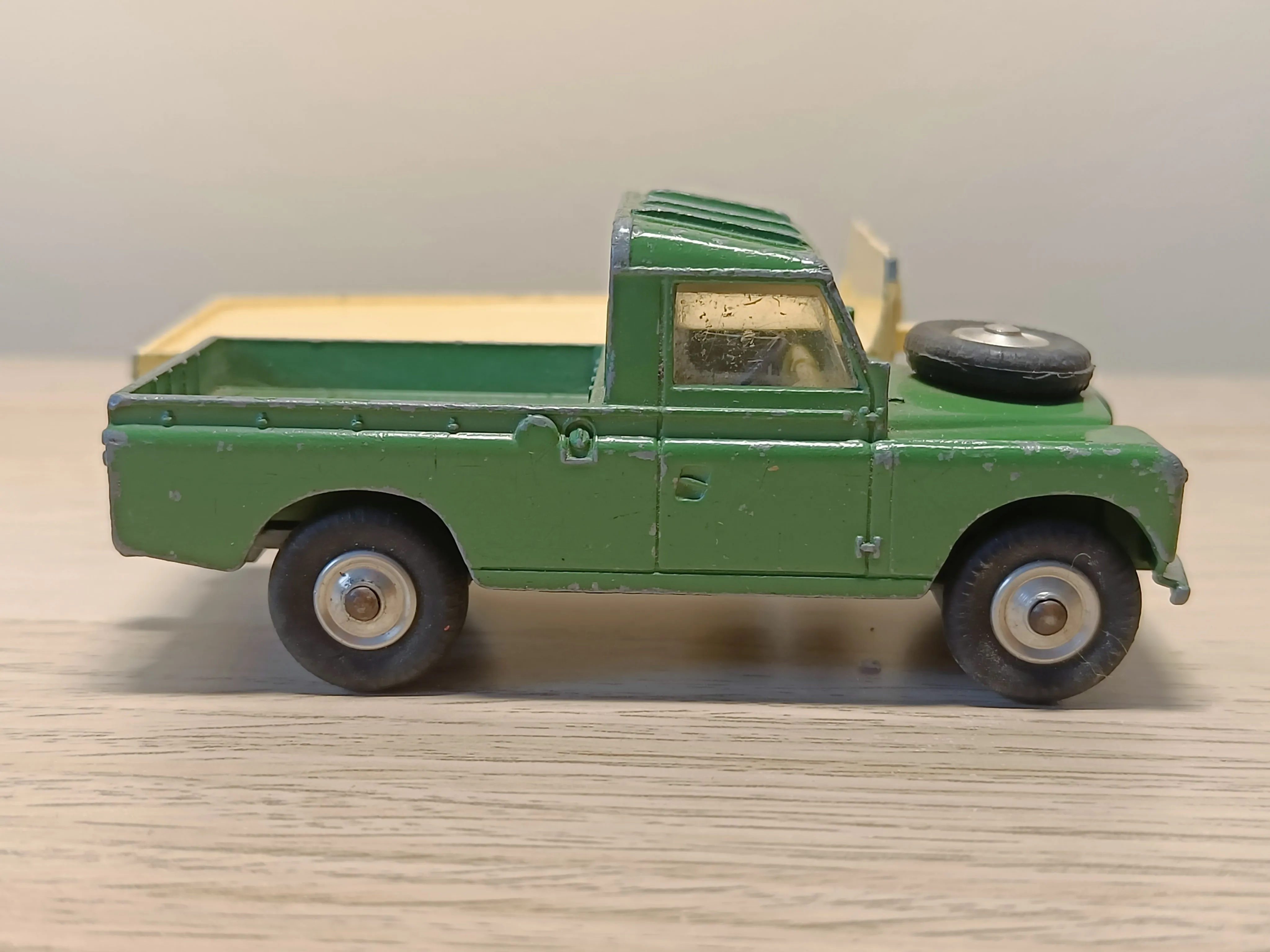 438 Land Rover and trailer from Gift Set 22 (1)