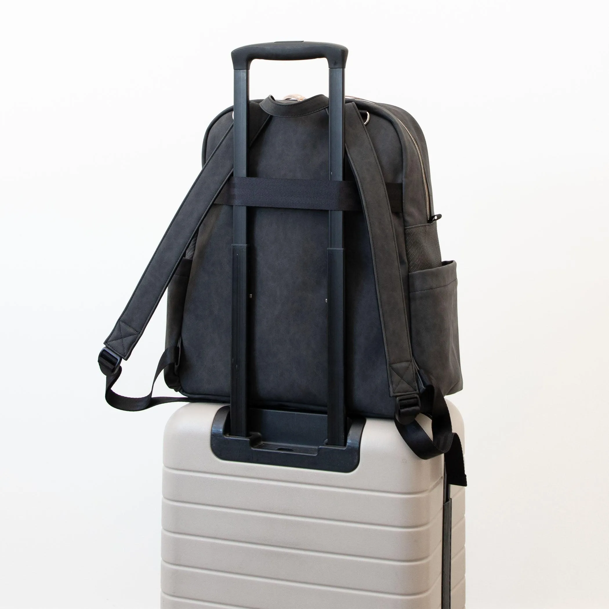 Sync Backpack in Carbon Cable Stitch & Accessory Bundle