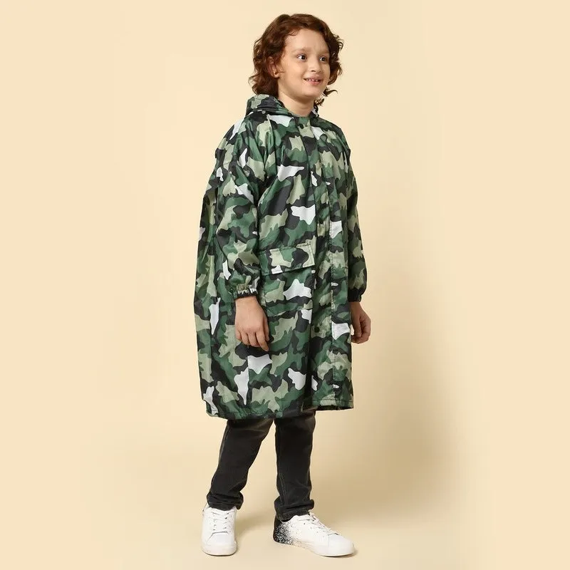 THE CLOWNFISH Felix Series Kids Waterproof PVC Longcoat with Adjustable Hood & Extra Space for Backpack/Schoolbag Holding. Plastic Pouch. Kid Age-4-5 years (Size-27-White)